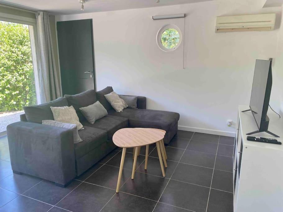 Appartement 2-4 Pers. Piscine, Entre Aix Et Cassis La Destrousse Kültér fotó